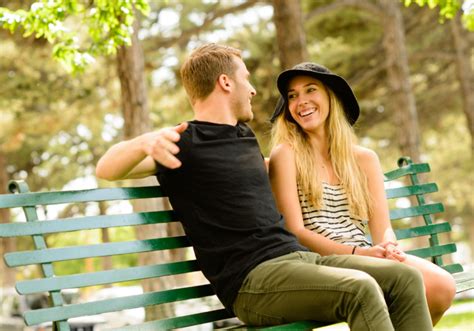 Couple Questions Game: 201 Questions to Deepen .